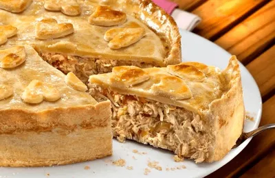 Pastel de pollo salado