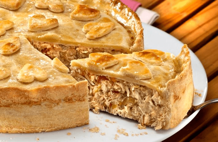 Pastel de pollo salado